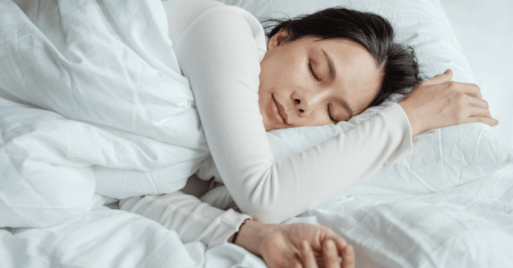 Nedostatok spánku: zvyšuje stres, chuť do jedla a spomaľuje rast svalov